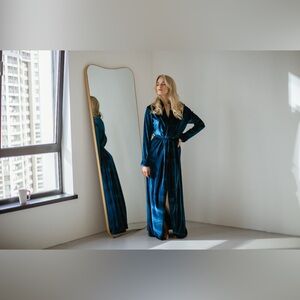 GORGEOUS VELVET ROBE! 💙 Navy blue, OS ***Evening Gown of Robes!*** NWOT